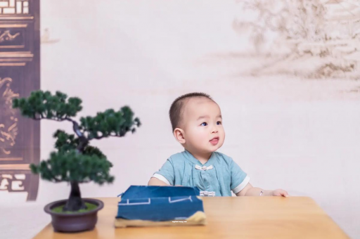 广西满月宝宝放屁臭 广西满月宝宝放屁臭